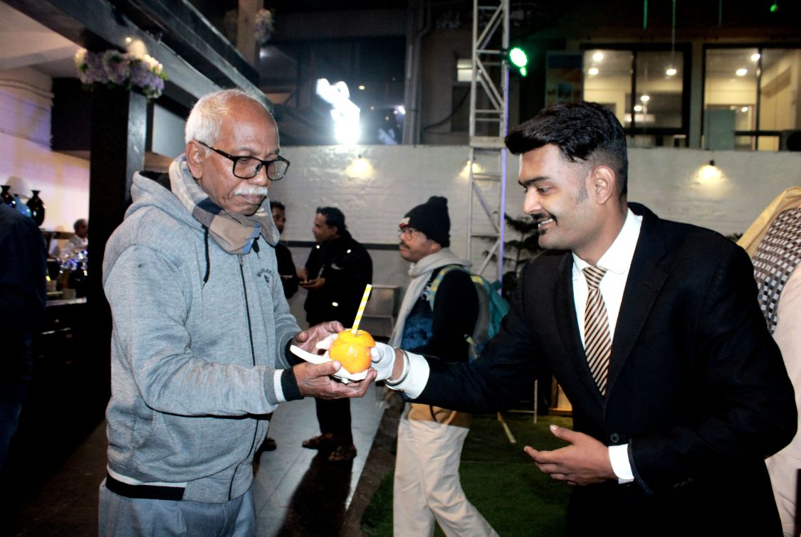 House party food catering Kolkata with welcome drinks setup